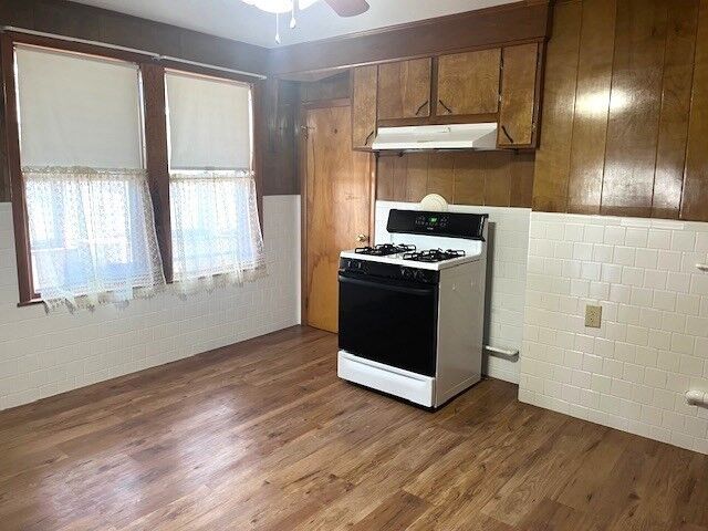 Property Photo:  102-104 Fourth Ave. 2R  MA 01854 