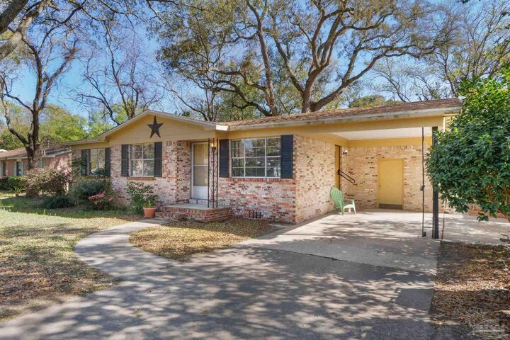 Property Photo:  1811 Dewrell Sq  FL 32504 