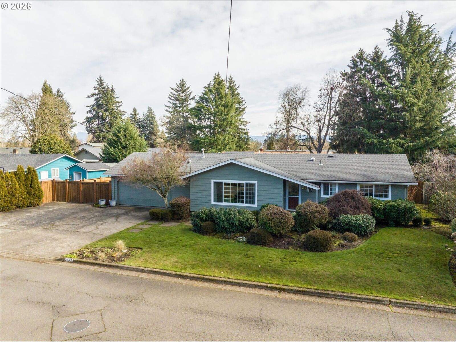 Property Photo: 2937 Stark St OR 97404