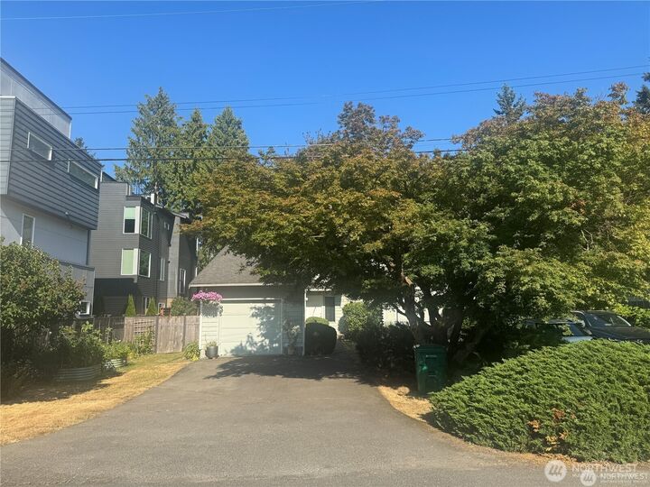 Property Photo: 11752 Burke Avenue N WA 98133