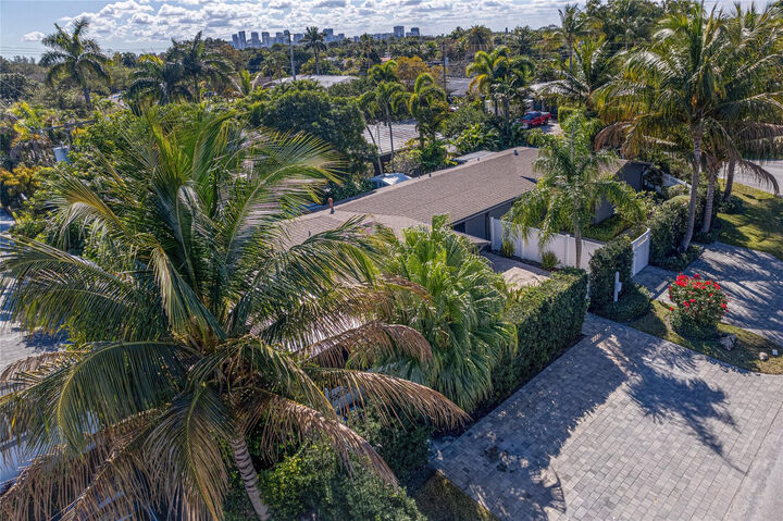 Property Photo: 2000 NE 18th Street FL 33305