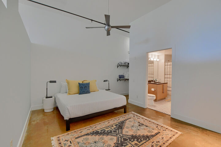 Property Photo:  180 NE 4th Avenue 406  FL 33483 