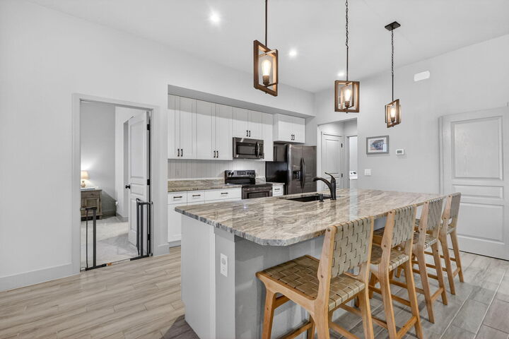 Property Photo: 601 SW McHole Avenue FL 34953