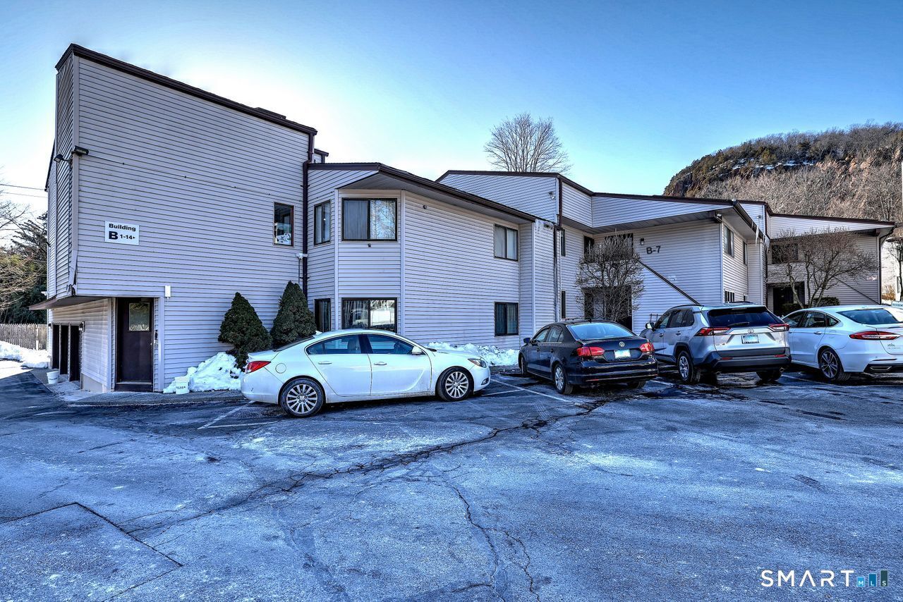 Property Photo: 146 Springside Avenue B7 CT 06515