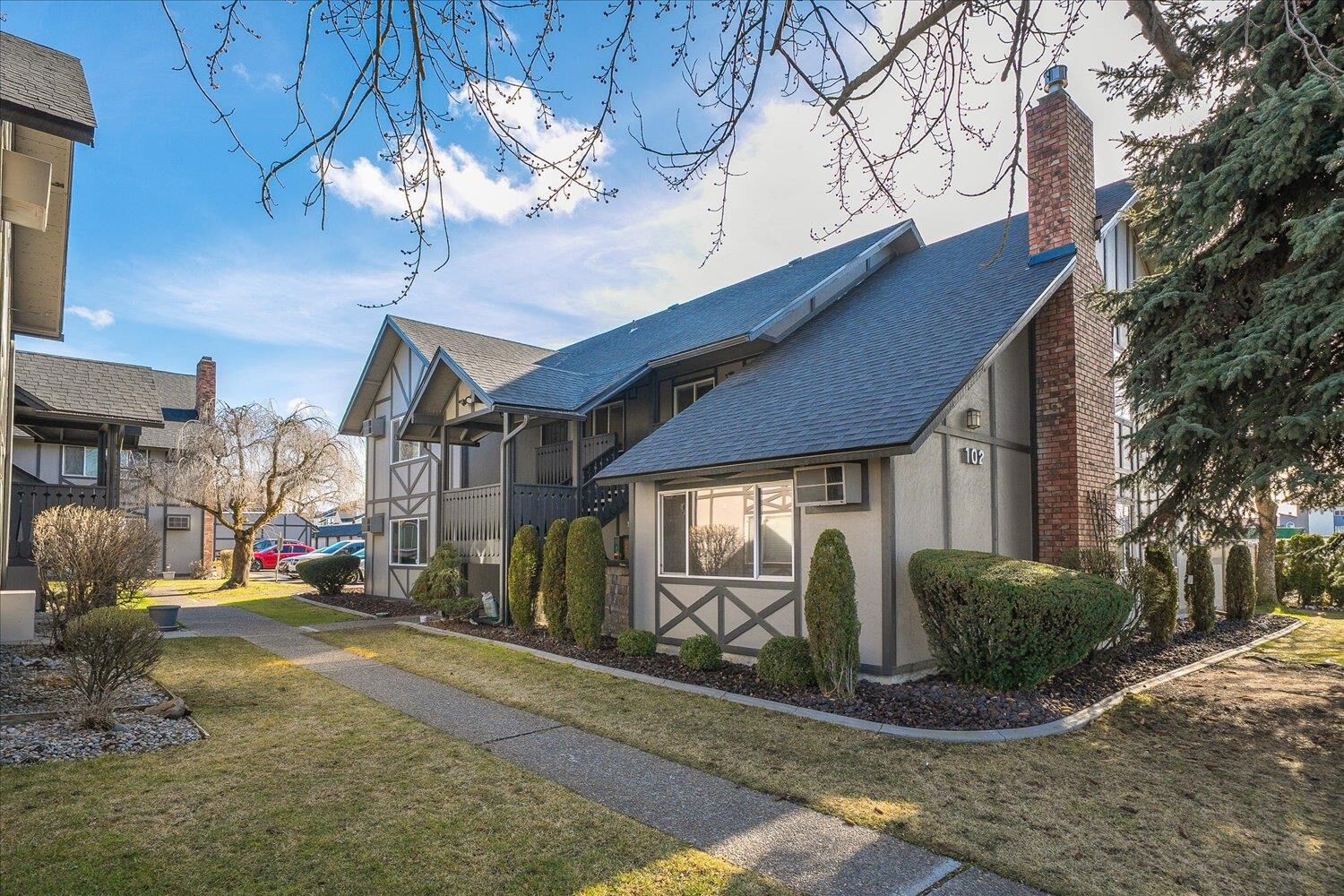 Property Photo: 102 E Weile Ave 4 WA 99208