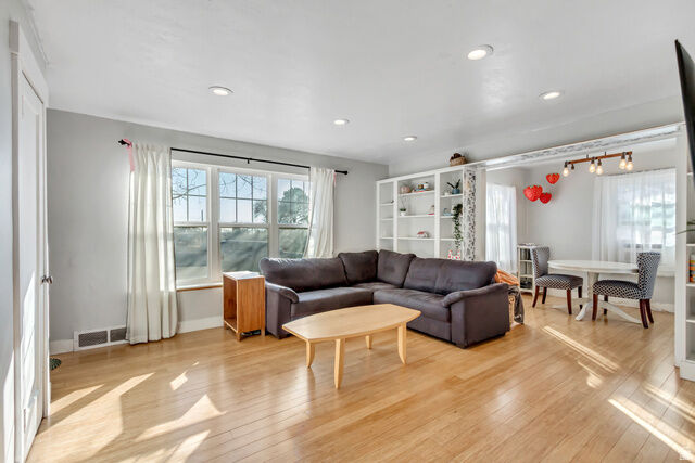 Property Photo: 1004 W 400 N UT 84057