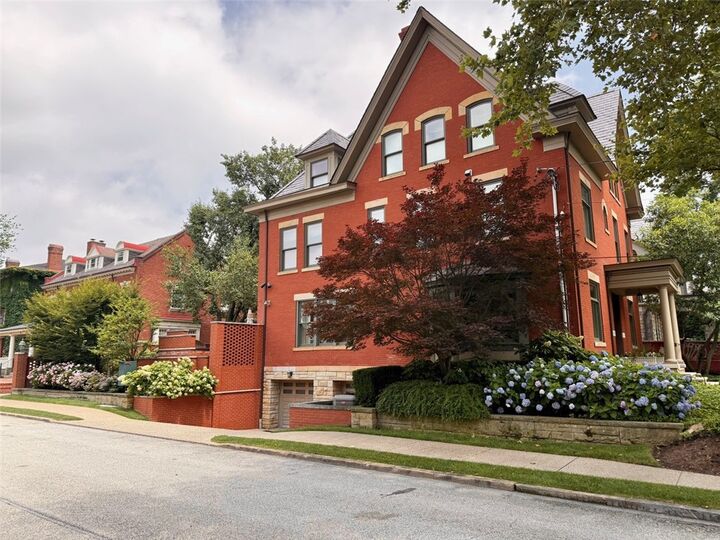 Property Photo:  5219 Pembroke Place  PA 15232 