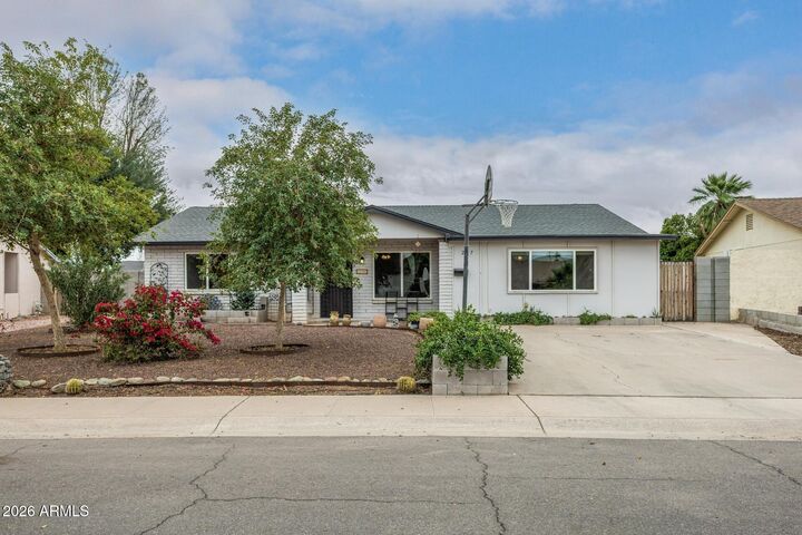 Property Photo:  227 E Auburn Drive  AZ 85283 