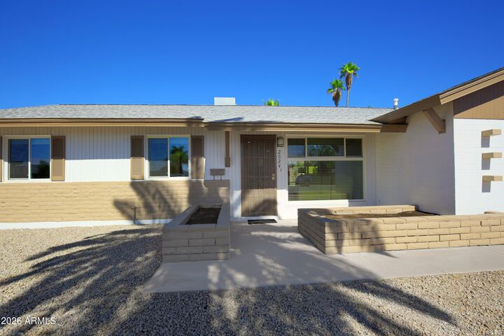 Property Photo:  2624 W Charter Oak Road  AZ 85029 