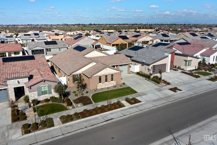 Property Photo:  14706 Pemberley Passage Avenue  CA 93311 