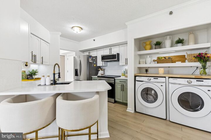 Property Photo:  5505 Seminary Road 1810N  VA 22041 