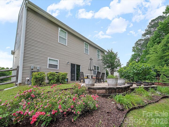 Property Photo:  2306 Nettleton Court  NC 28105 