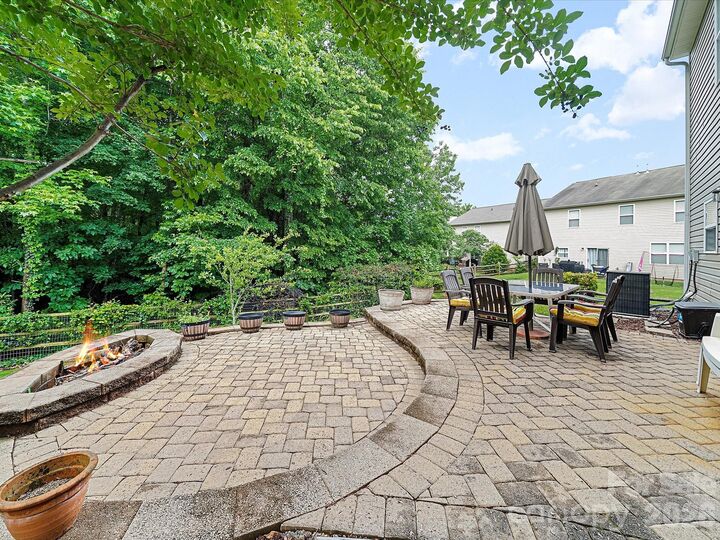 Property Photo:  2306 Nettleton Court  NC 28105 