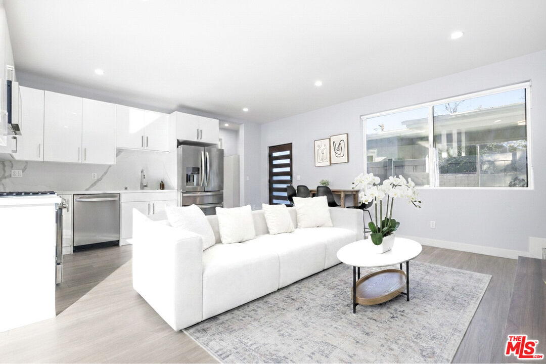 Property Photo: 5149 Fulton Ave CA 91423