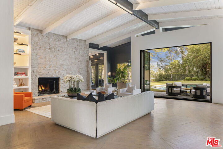Property Photo:  1100 Pine Dr  CA 90210 
