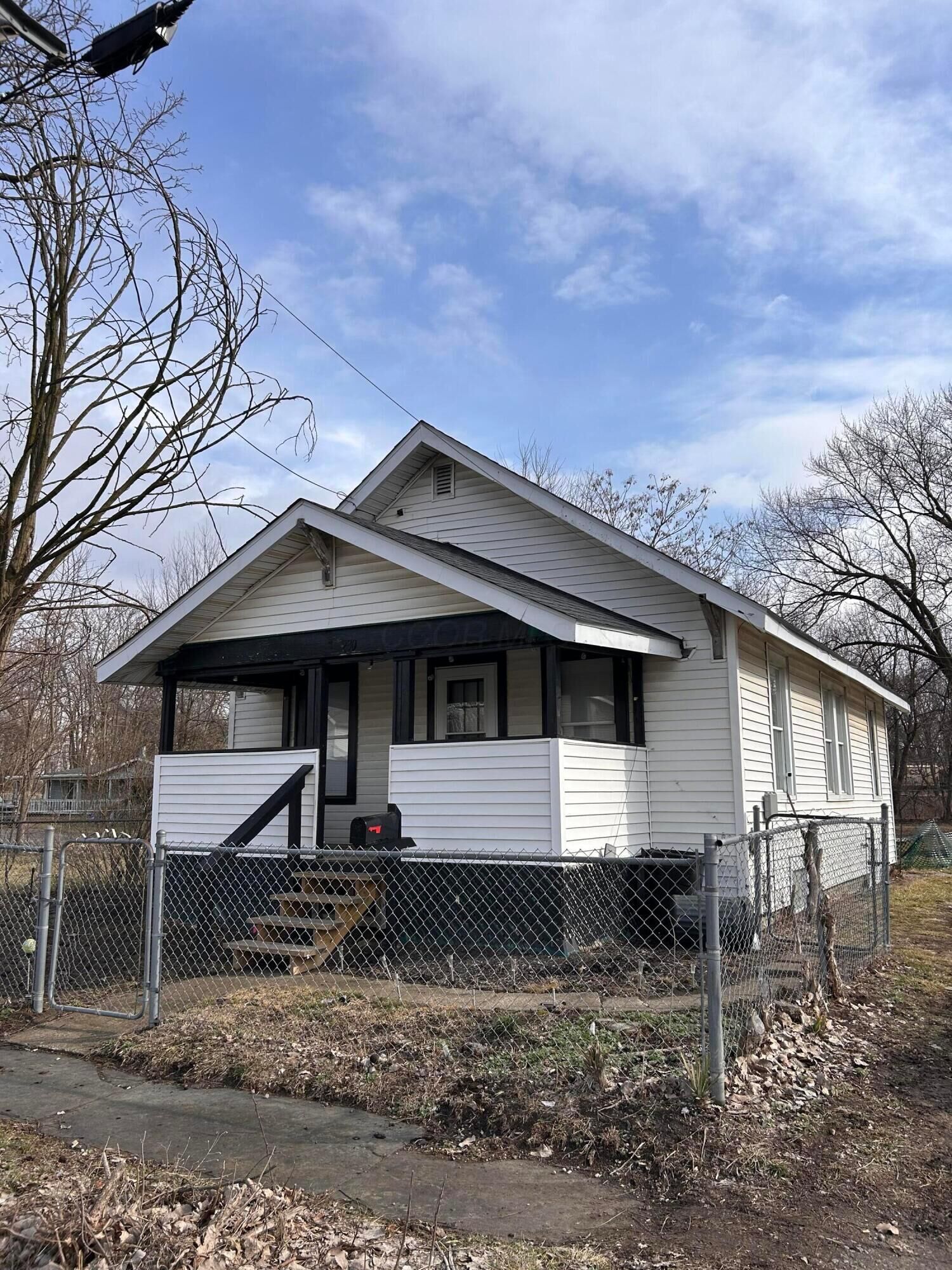 Property Photo: 230 Edwards Street OH 43302