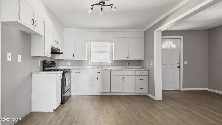 Property Photo:  826 S Weeks Street  FL 32425 