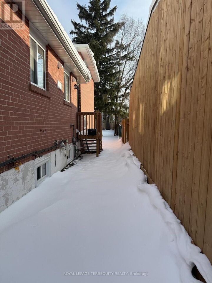 Property Photo:  5 Rochelle Crescent  ON M2J 1Y3 