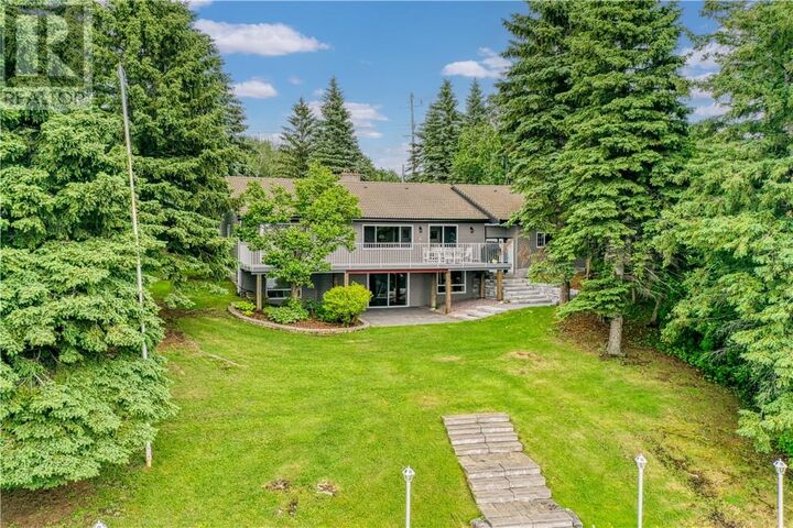 Property Photo: 647 Kirkwood Drive ON P3E 6J6