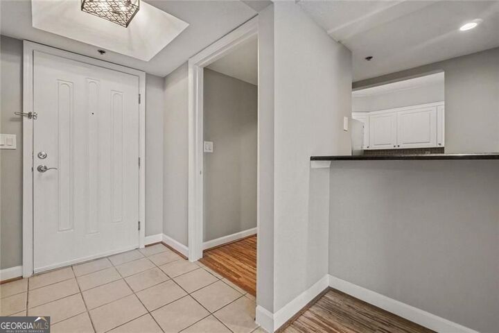 Property Photo: 2870 Pharr Court NW 1806 GA 30305