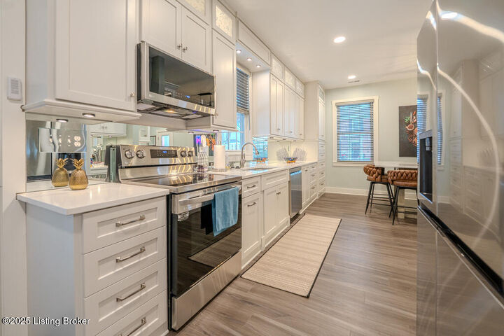 Property Photo:  109 S Walnut St  KY 40031 