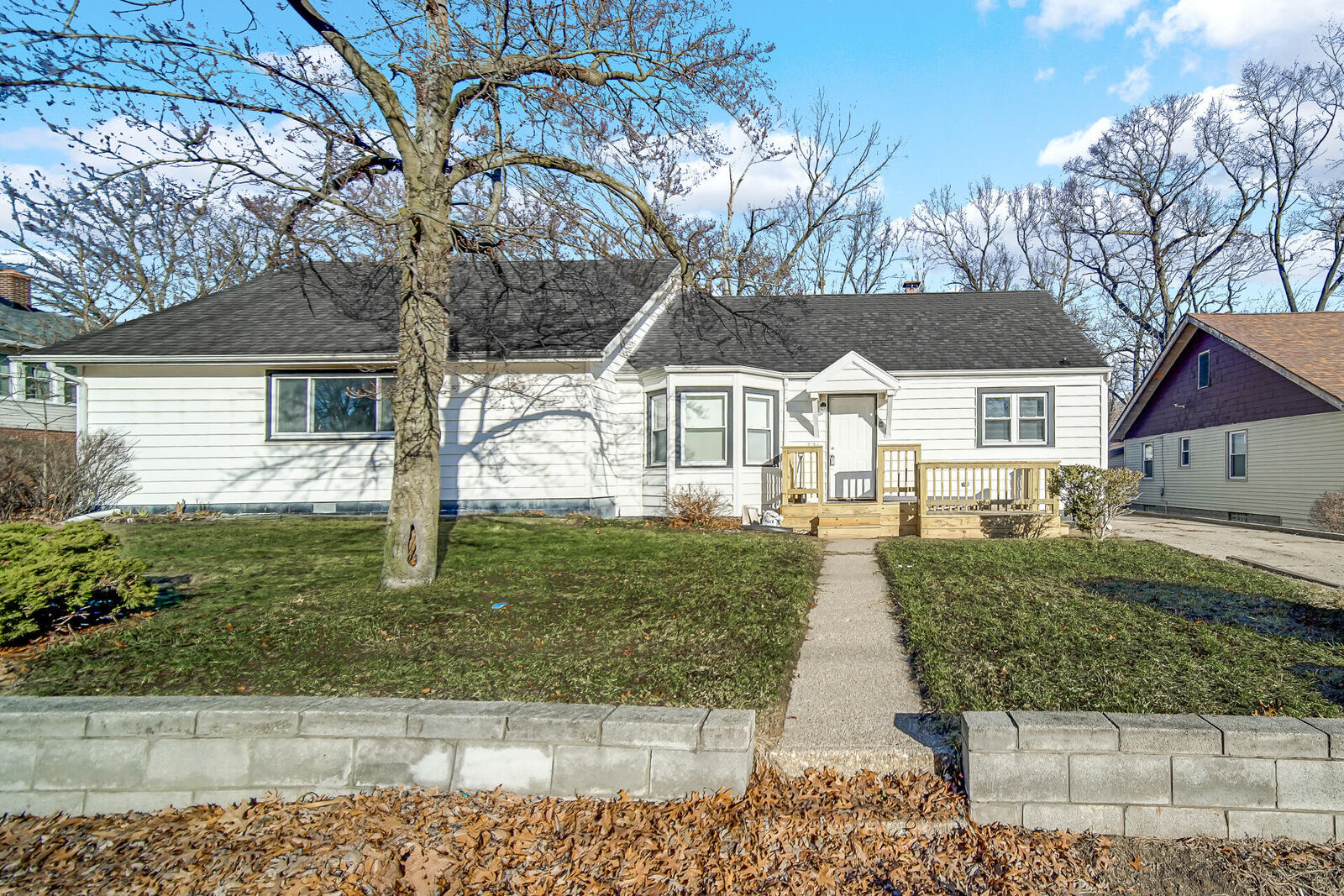 Property Photo: 721 N Woodland Avenue IN 46360
