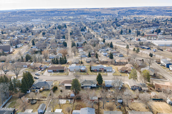 Property Photo: 604 11th Street NW ND 58554