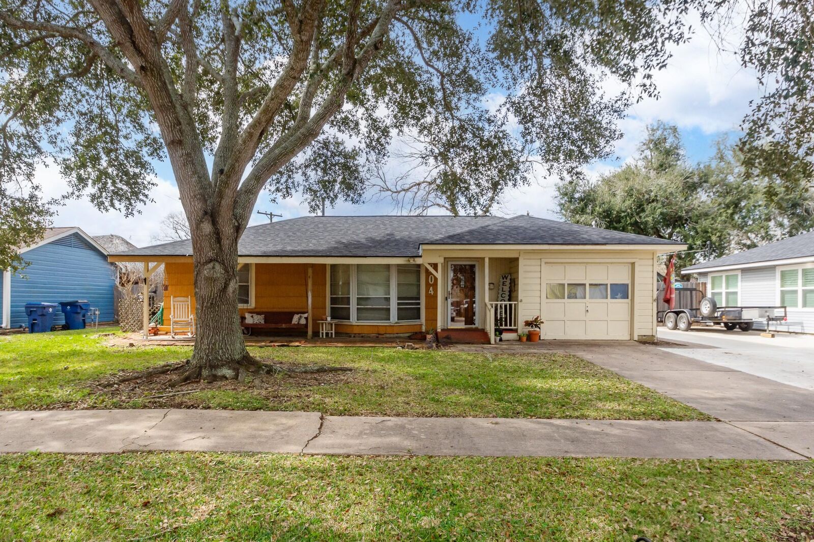 Property Photo:  204 S Mattson Street  TX 77486 