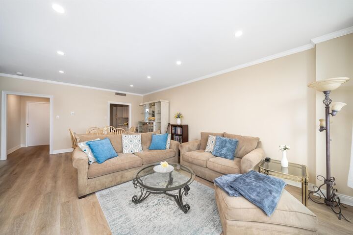 Property Photo:  201 Shearwater Ct West 33  NJ 07305 