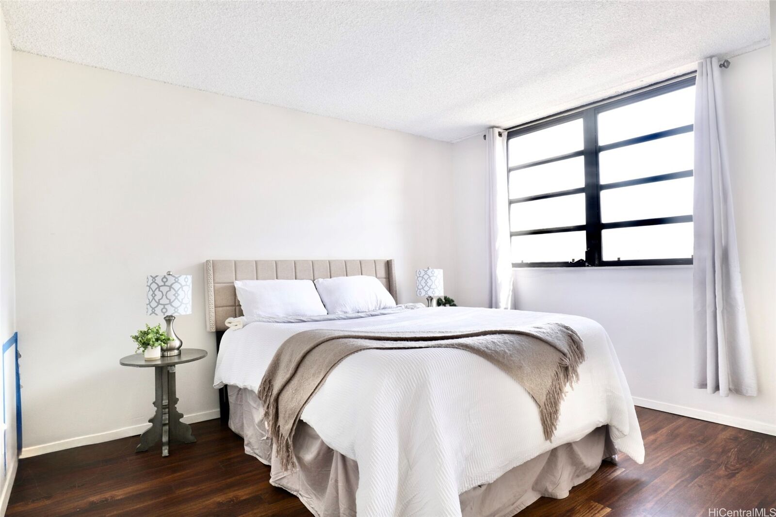 Property Photo:  750 Kaheka Street 404  HI 96814 