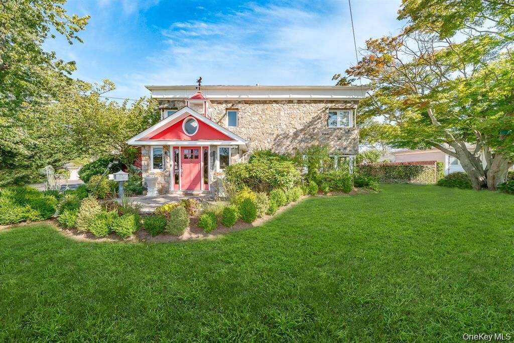 Property Photo:  28 Riverside Avenue  NY 11701 