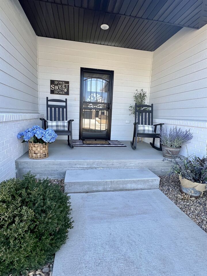 Property Photo: 3518 Oriole Dr. NE 69101