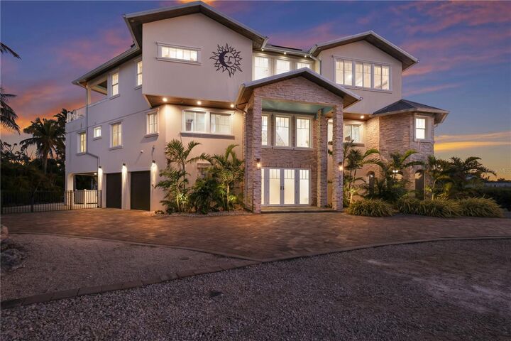 Property Photo: 313 Hammock Circle FL 34216