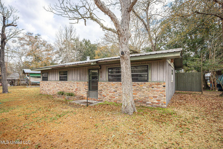 Property Photo:  510 Ward Avenue  MS 39564 