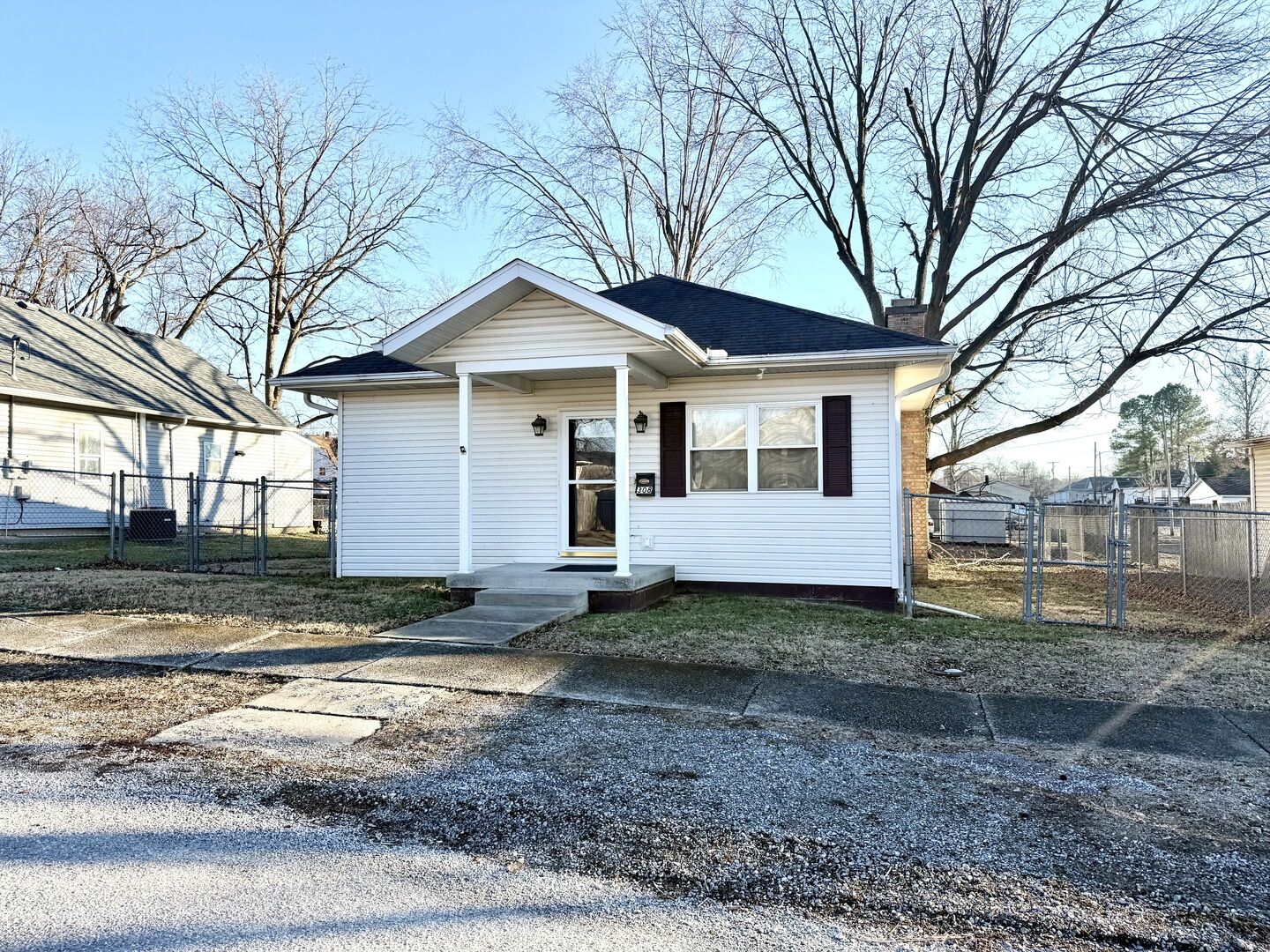 Property Photo:  308 W 5th Street  IL 62896 