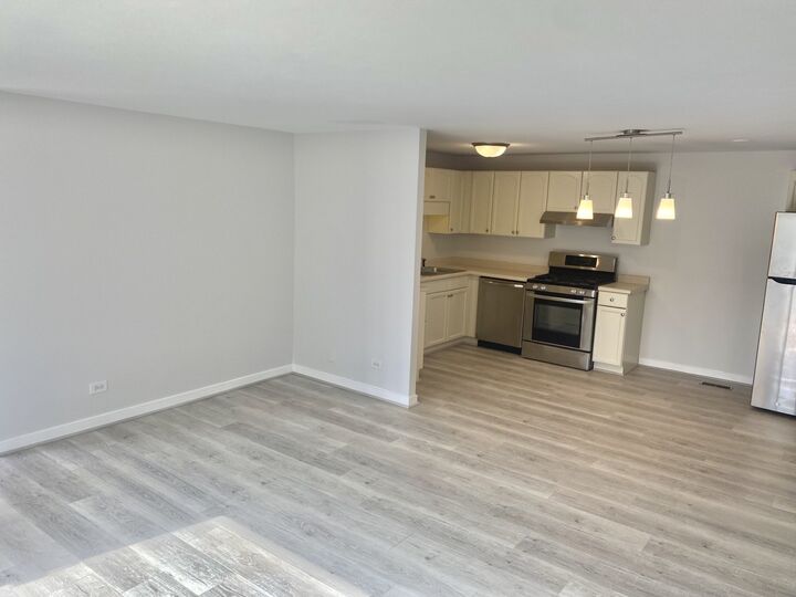 Property Photo: 214 Barcliffe Lane 214 IL 60194