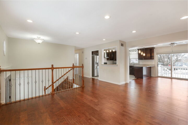 Property Photo: 933 Columbia Court IL 60188