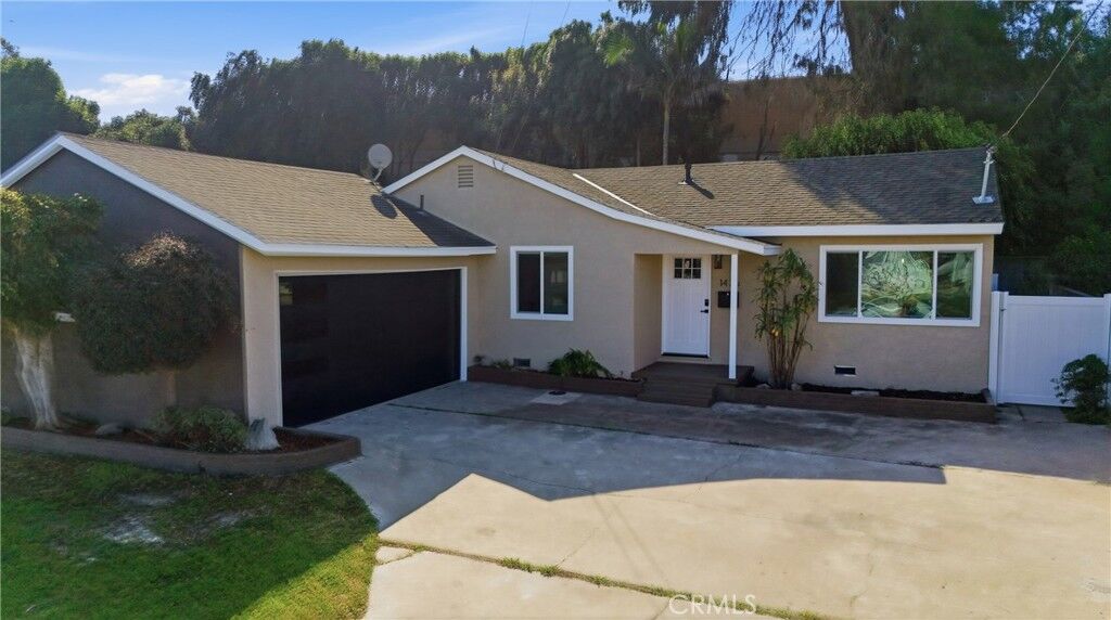 Property Photo: 1436 W 187th CA 90248