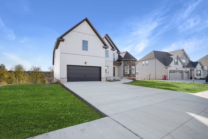 Property Photo: 1184 Forsythia Trce TN 37043