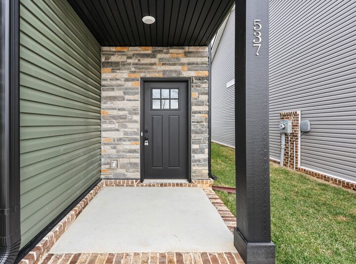 Property Photo:  537 Charleston Cove Way  TN 37043 