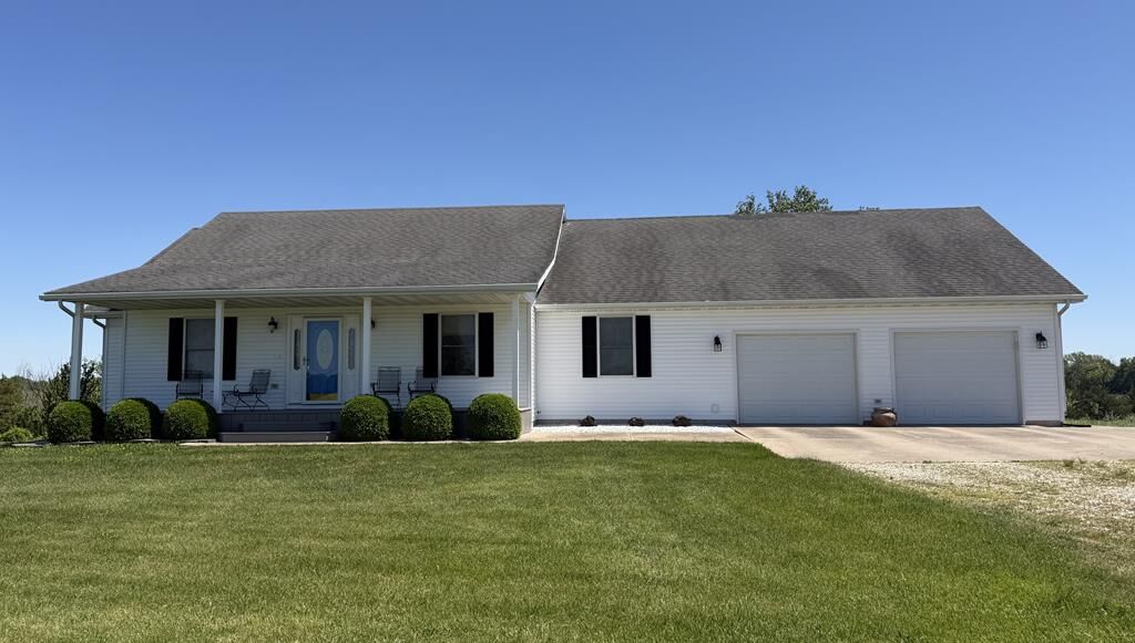 Property Photo: 30858 Mockingbird Hill Lane MO 63549