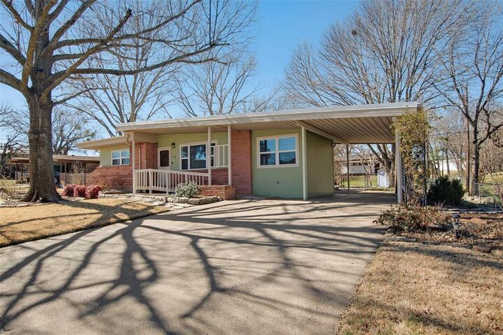 Property Photo:  105 Clinton Drive  TX 76086 