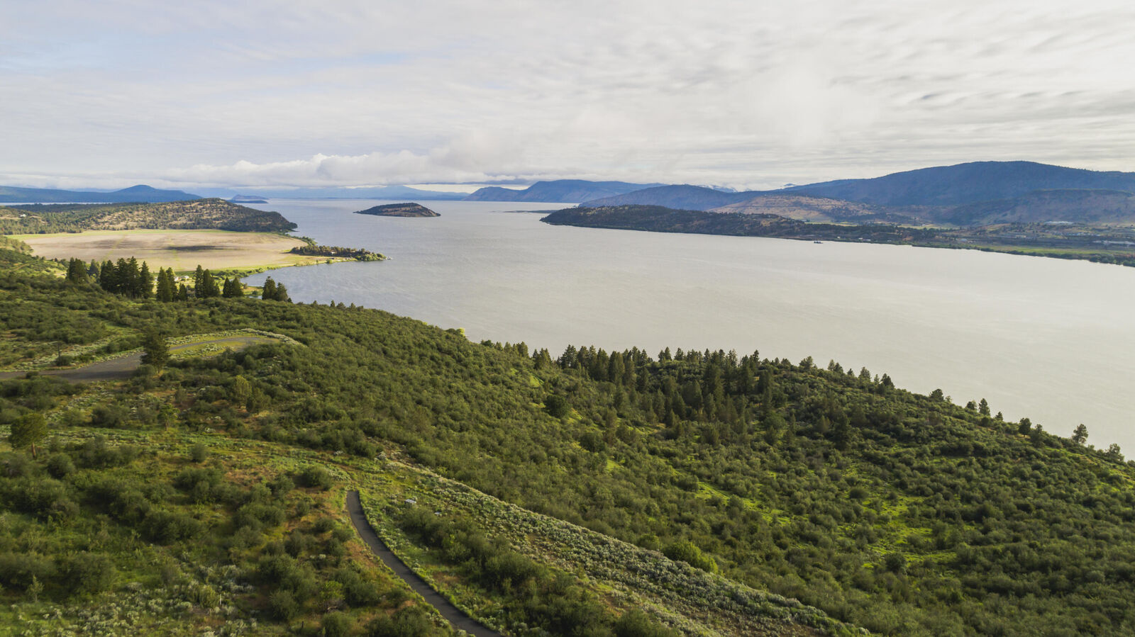 Property Photo: 835 Saddle Butte Drive OR 97601