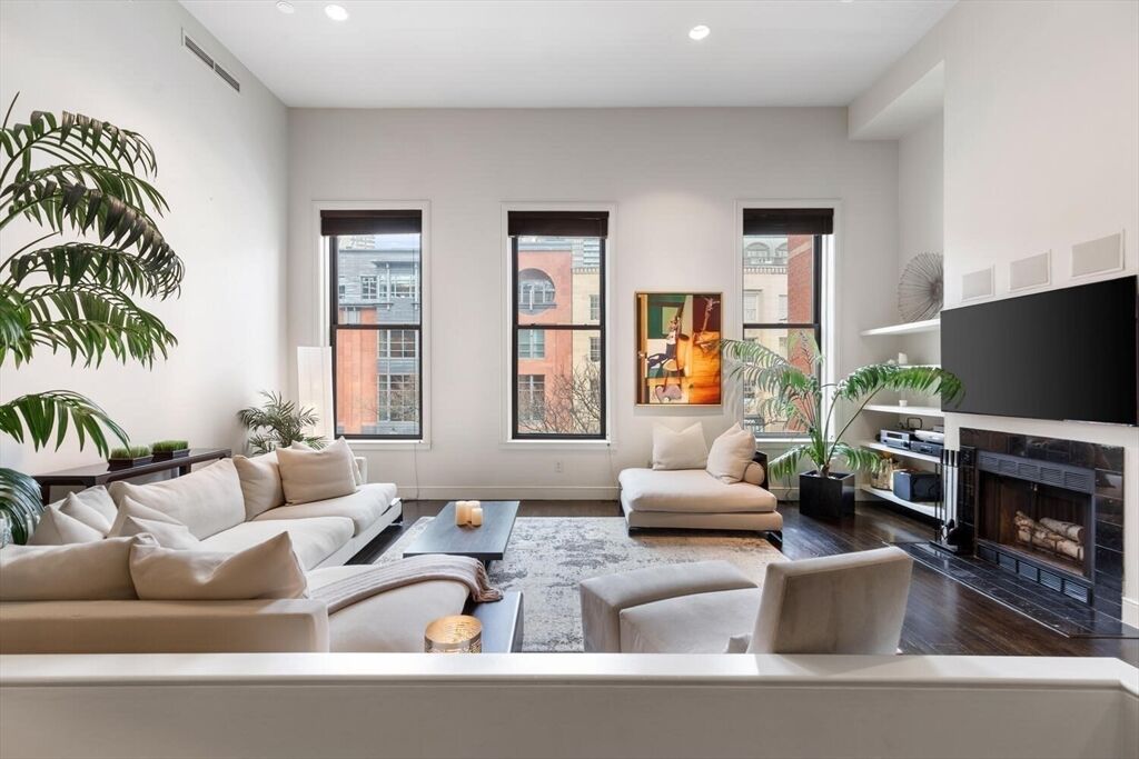 Property Photo:  201 Newbury Street 202  MA 02116 