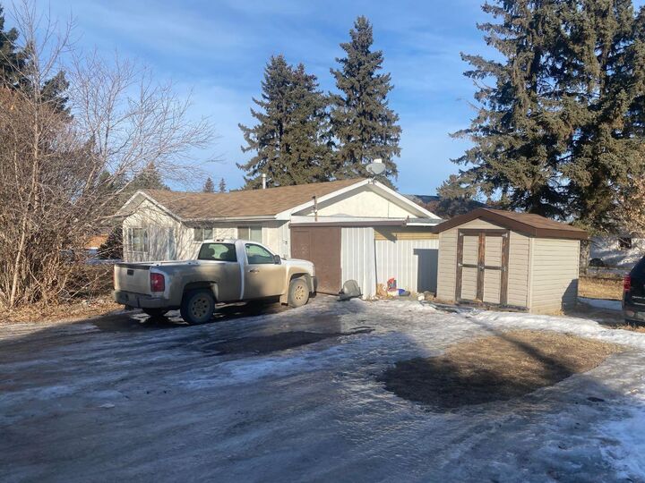 Property Photo:  202 James Street  AB T0C 0L0 