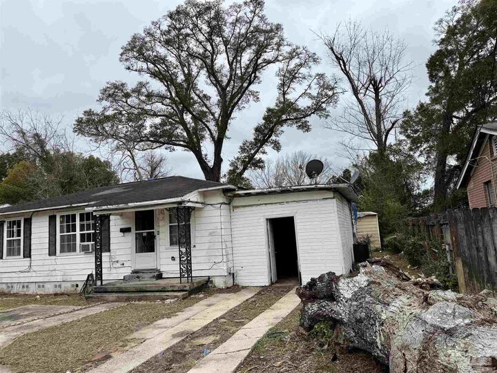 Property Photo:  3007 Torres Ave  FL 32503 