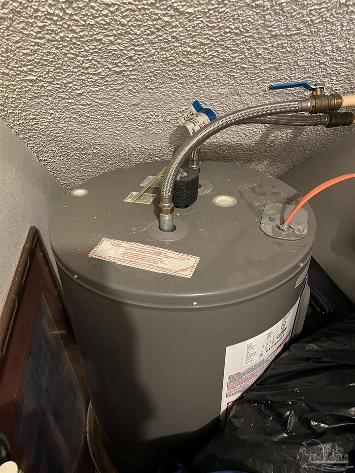 Property Photo:  8130 Stonebrook Dr  FL 32514 