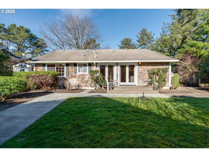 Property Photo: 641 6th St OR 97138