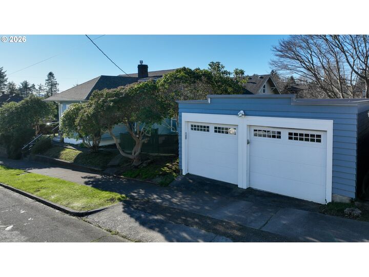 Property Photo:  1495 6th St  OR 97103 