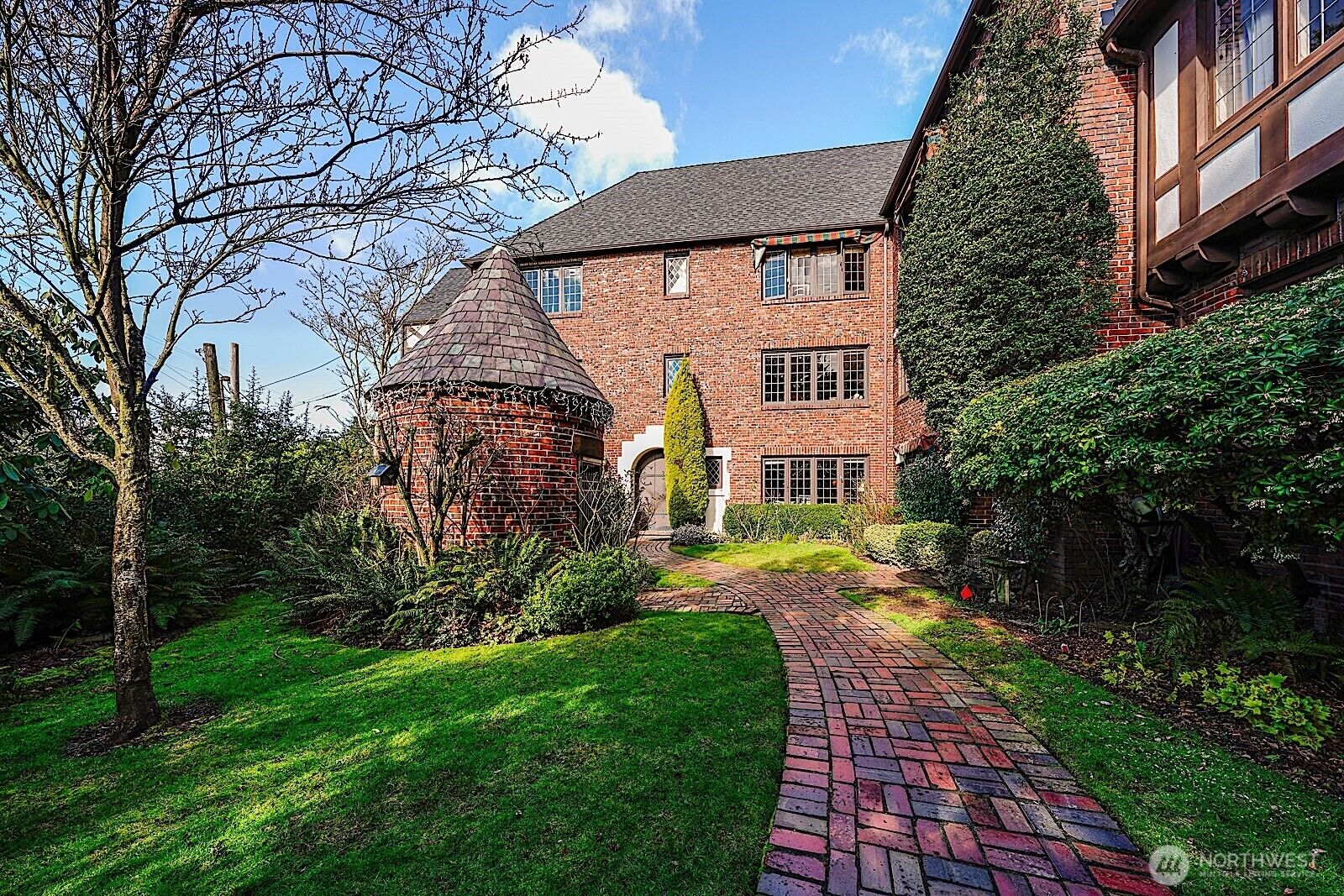 Property Photo: 750 Belmont Avenue E 5 WA 98102